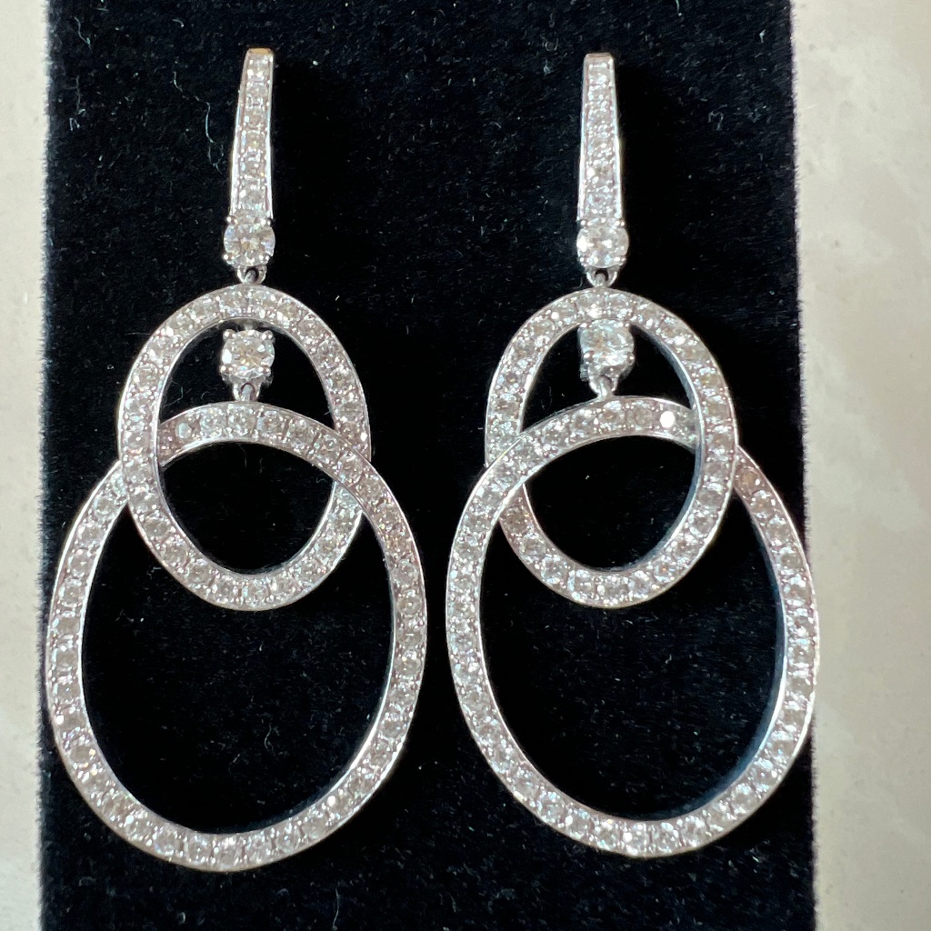 2573 18kw Diamond Dangle Earrings White Gold